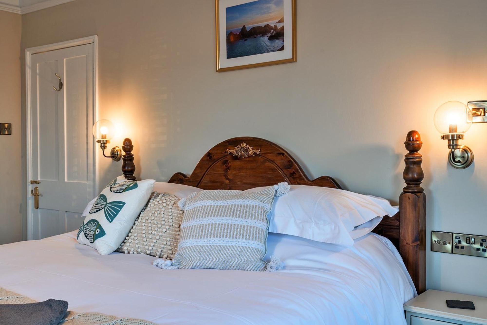 Finest Retreats - The Old Counting House * Gweek