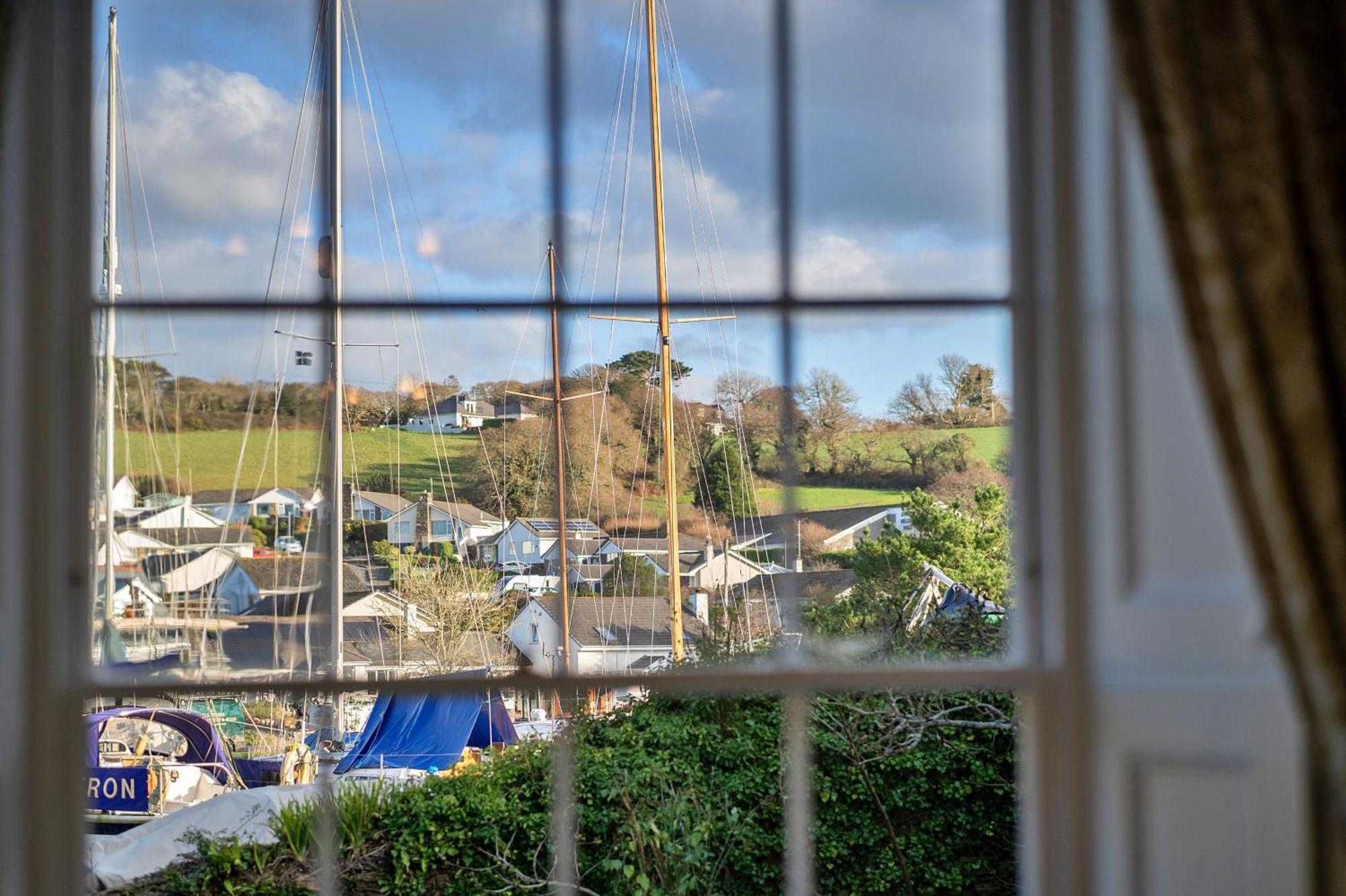 Finest Retreats - The Old Counting House * Gweek